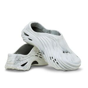 CROCS Echo watercolor marbled Wave unisex Clogs in Light Gray